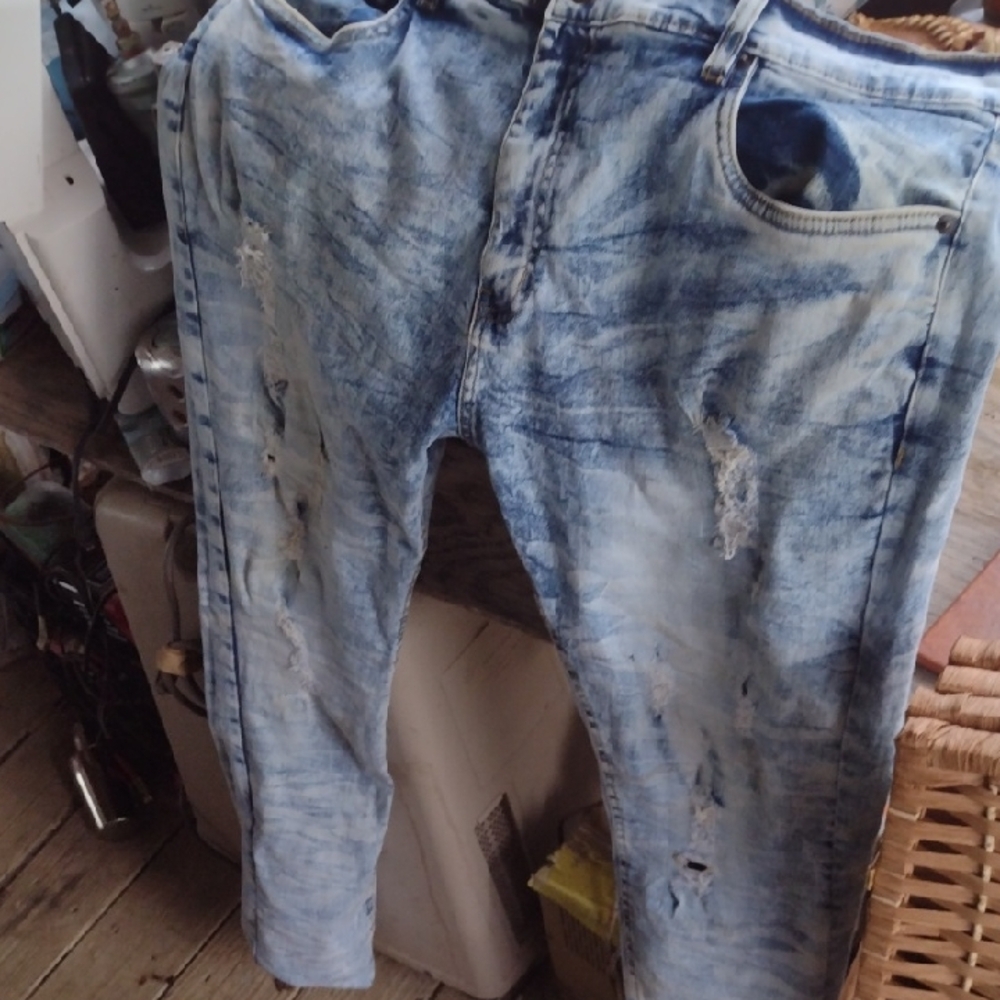Stylish Blue Distressed Men's Jeans
